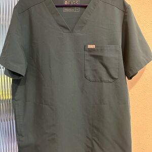 FIGS Men's Chisec Three-Pocket Scrub Top